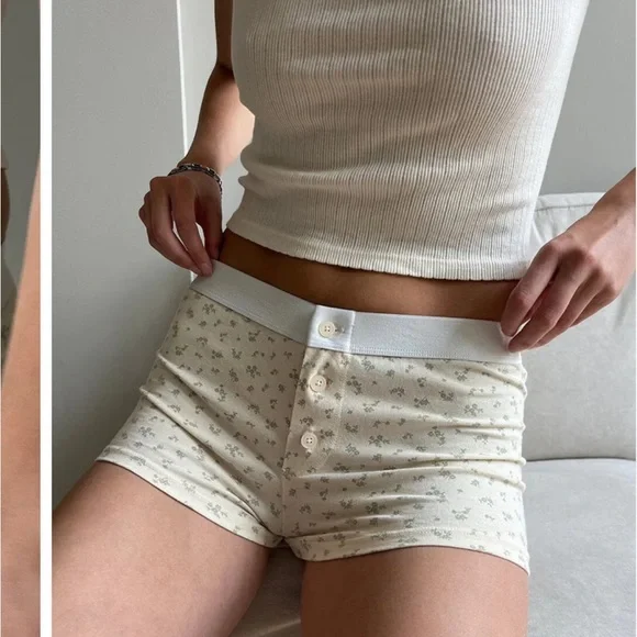 Brandy Melville Floral Boyshort Underwear - Picture 6 of 6